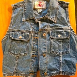 LEVI’S cropped denim vest!